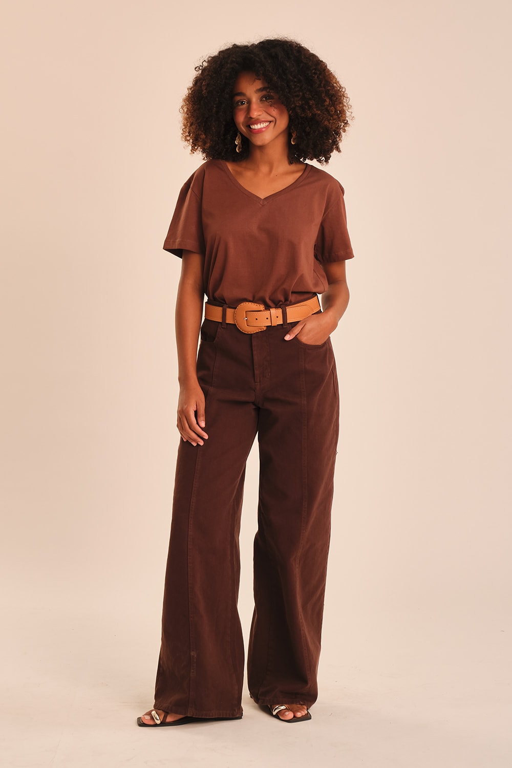 Blusa Basica Gola V Marrom Argila