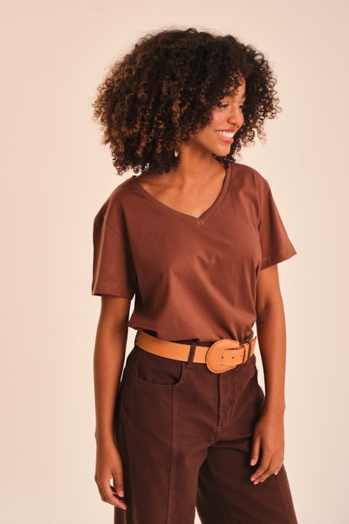 Blusa Basica Gola V Marrom Argila - foto 3