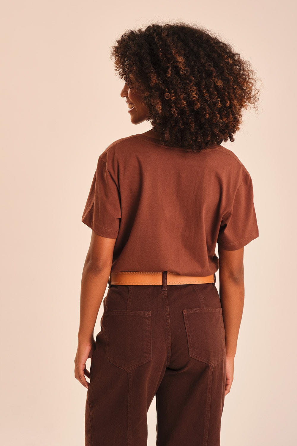 Blusa Basica Gola V Marrom Argila