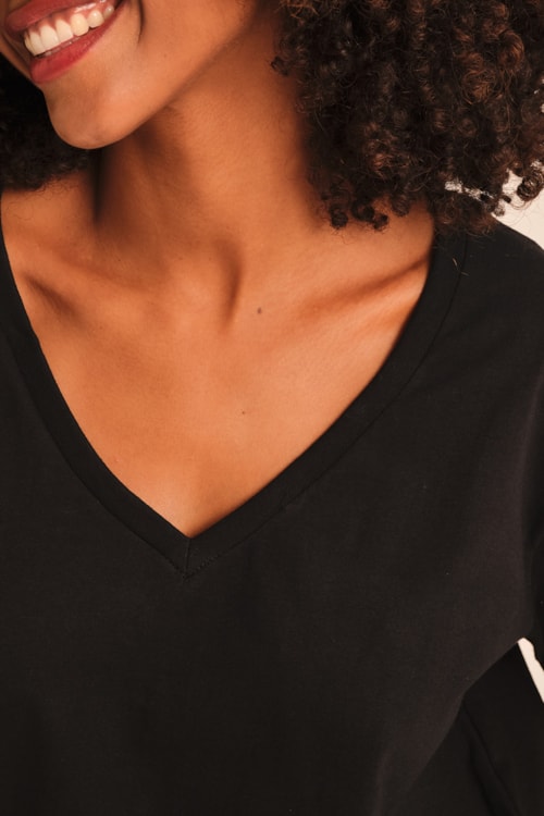 Blusa Basica Gola V Preto - foto 3