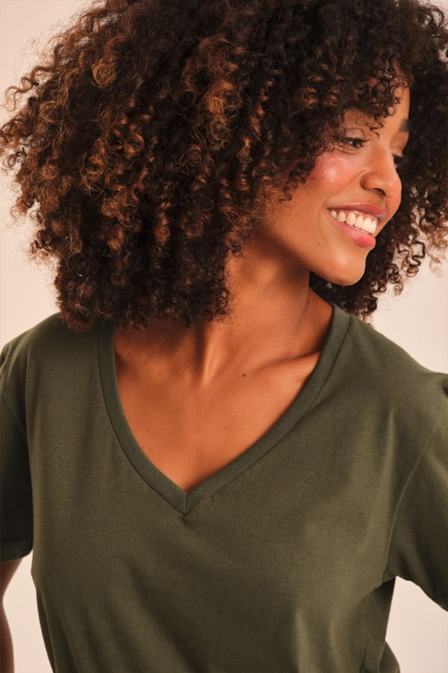 Blusa Basica Gola V Verde Jade - foto 3