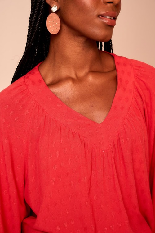 Blusa Poa Maquinetado Vermelho Rubi - foto 4