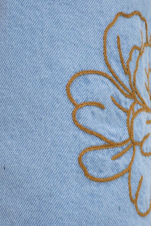 Short Jeans Bordado Flor Jeans Claro - foto 4