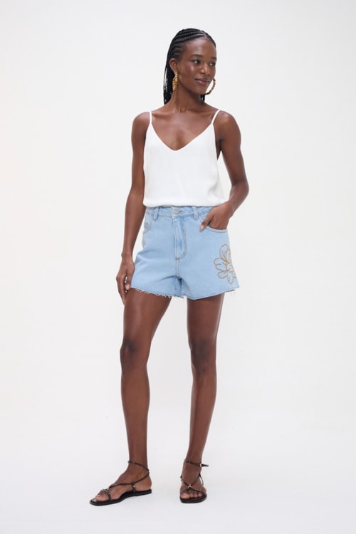 Short Jeans Bordado Flor Jeans Claro - foto 1