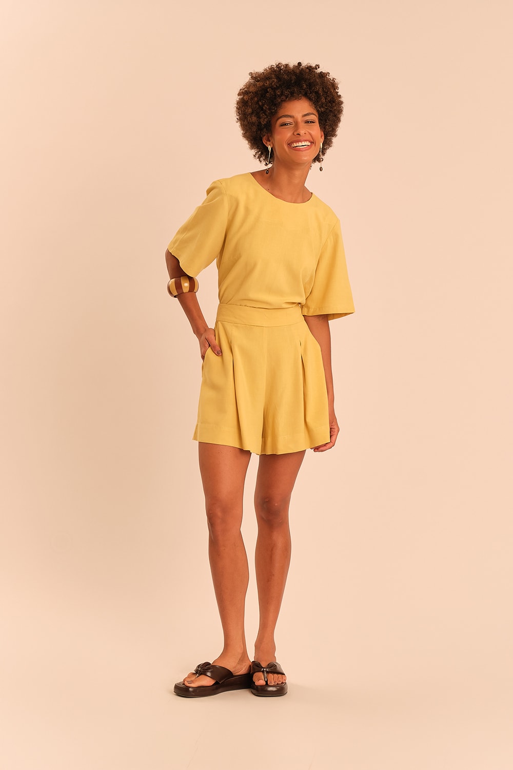 Short Viscose Nilo Amarelo Acafrao