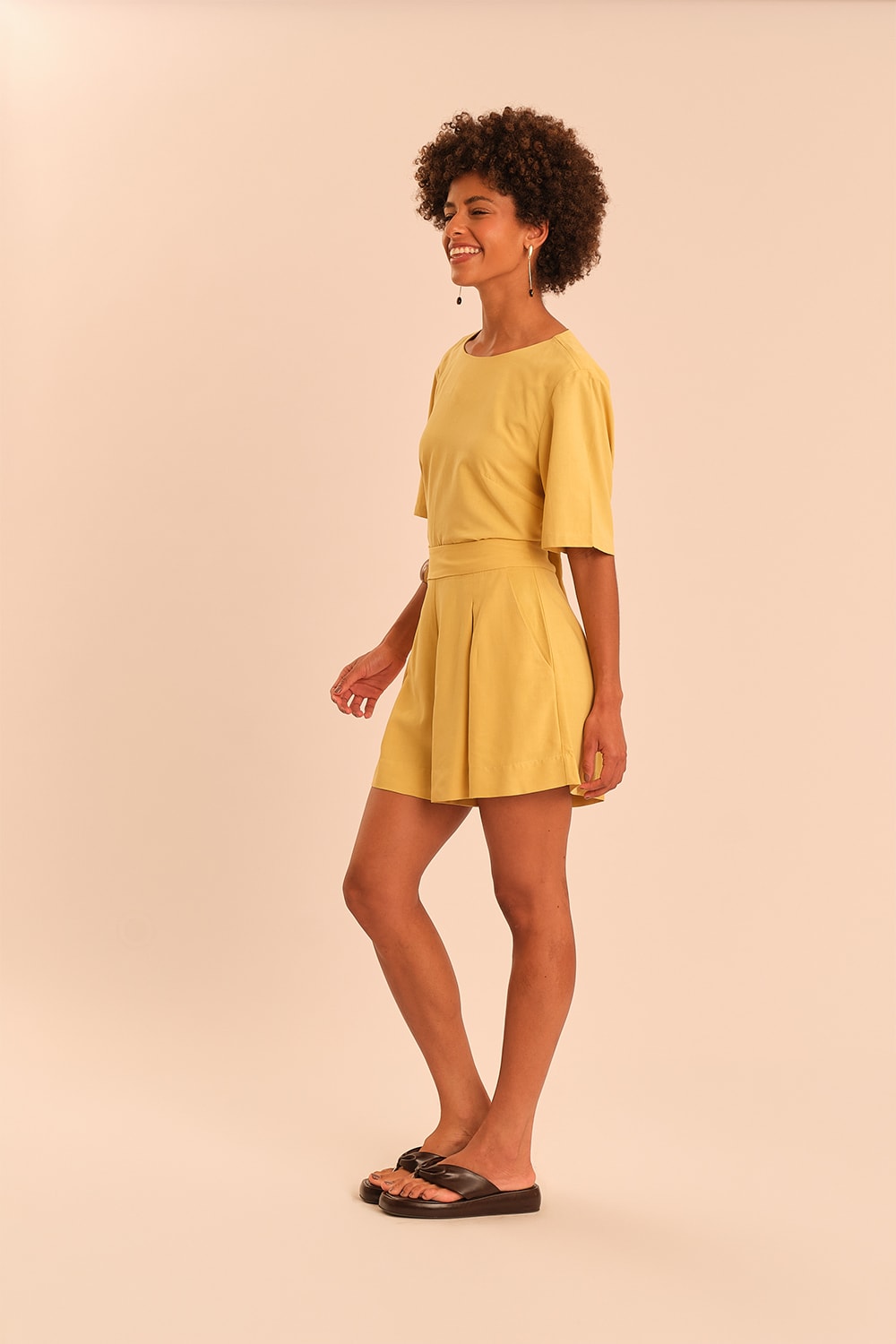 Short Viscose Nilo Amarelo Acafrao