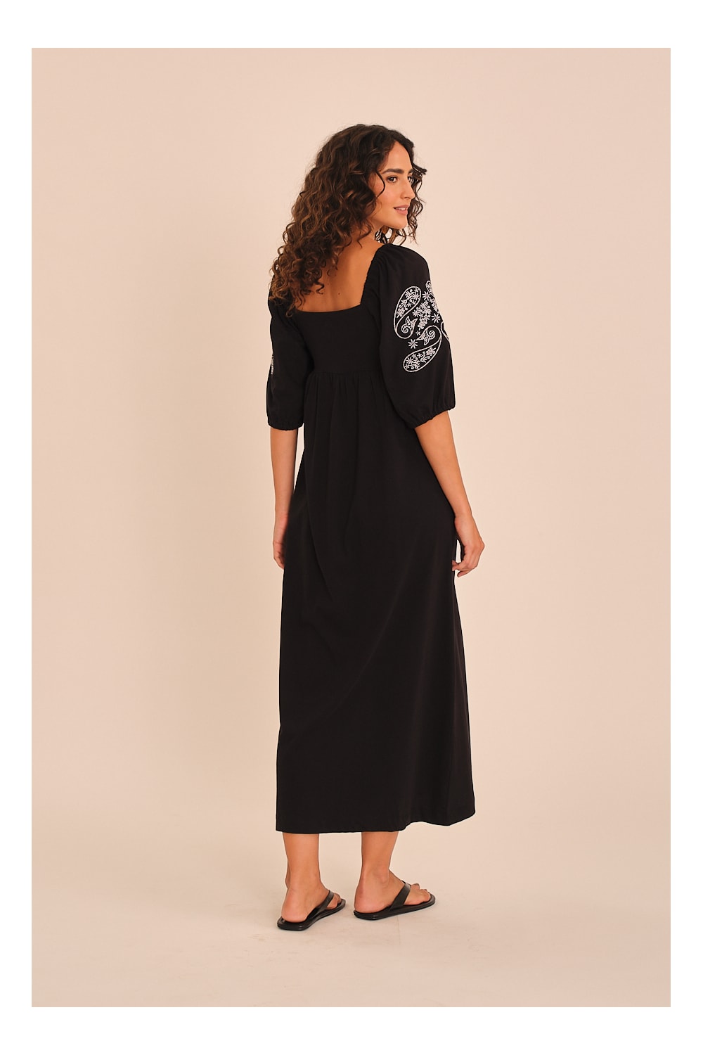 Vestido Cropped Bordado Preto