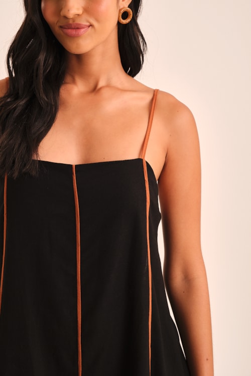 Vestido Curto Linho Detalhe Preto - foto 4