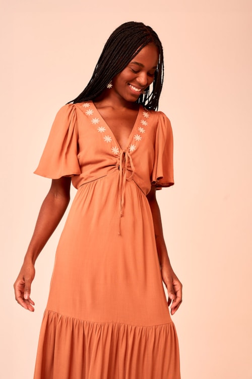 Vestido Longo Bordado Estrela Caramelo - foto 4