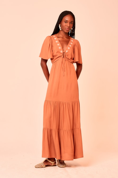 Vestido Longo Bordado Estrela Caramelo - foto 1